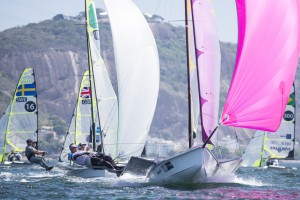 Sun, protests and incredible rises on the 3rd day of the 49er South Americans