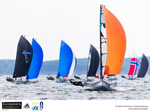 BIG RISKS AND BIG REWARDS ON MOVING DAY Top Teams Advance To Theatre-Style Medal Racing